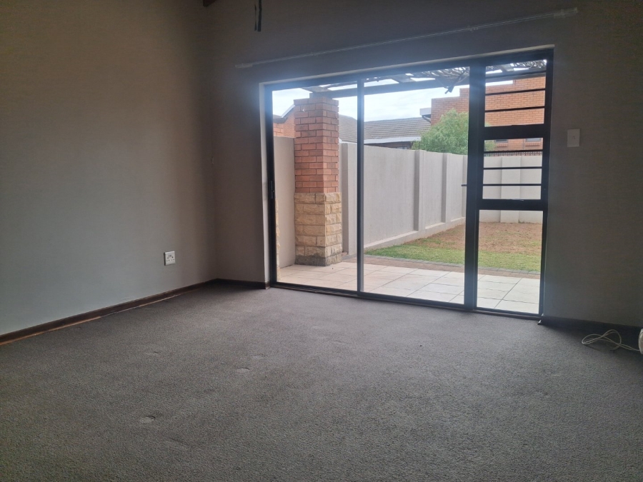 To Let 3 Bedroom Property for Rent in Hillside Free State